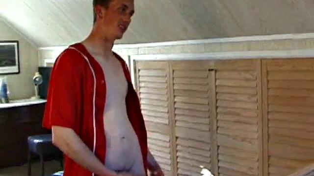 Derek is rubbing his cock through his sweat pants, before stripping them off to show us what he's packing. With the remote control in one hand and his lubed meat in the other, Derek comments on the size of his cock, asking if we like it.