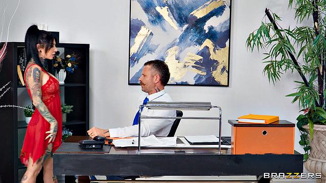 муж трахает изменницу и заставляет признаться, кто был лучше