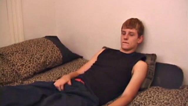 Скайлер ловко дрочит хрену и шутит про карму