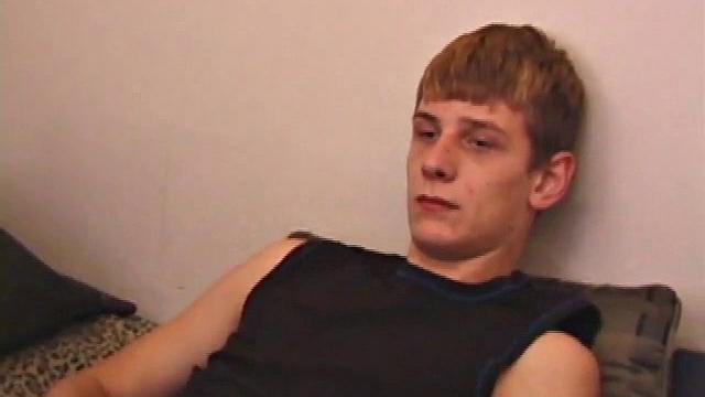 Скайлер ловко дрочит хрену и шутит про карму