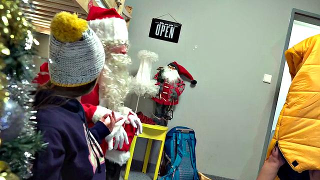 Curvy cocksucking bae banged by Santa in 3way