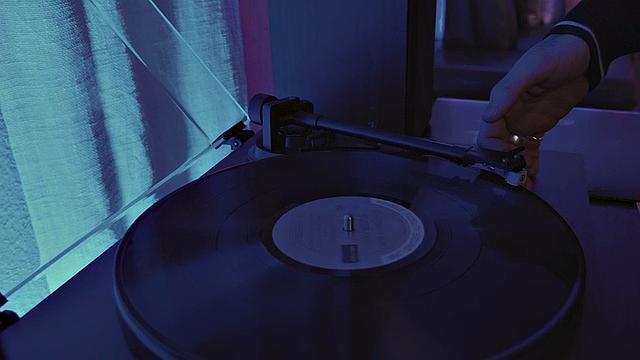 Curvy amateur kissing n licking pussy of 21yo petite GF