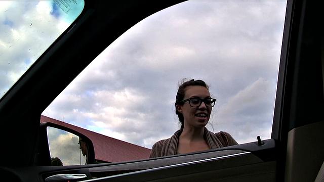 Hitchhiker in jeans gets banged hard for cash in the open car for a hot outdoor creampie