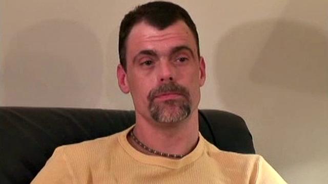 строитель-папаша выкатывает свои шары не только на бильярде