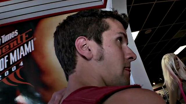 Real straight guy gets gloryhole BJ before cumming in mouth