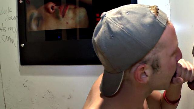 подкачанный натурал стонет от страстного минета в глори-холле