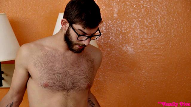 Каникулы: Сёстры наседают на сводного брата и устраивают жаркую вакханалию