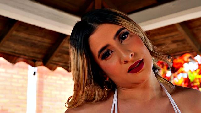 Charlotte Queen: Sees her getting naked