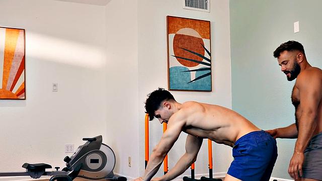 Muscled rager jock assfucks gym trainer after workout