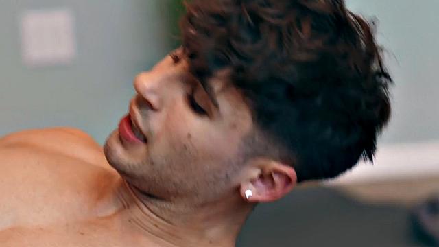 Muscled rager jock assfucks gym trainer after workout