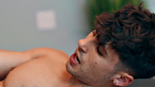 Muscled rager jock assfucks gym trainer after workout