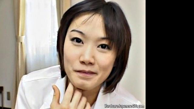 японская секретарша отсасывает боссу прямо в офисе