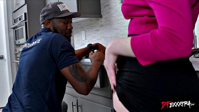 жена берет ббк дома, муж смотрит как куколд