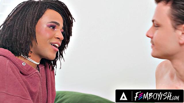 Энцо Мюллер трахает Шеа Паркера после душа, не устояв перед его круглой задницей.