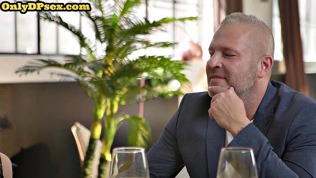 Naturaltitted blondie DP in 3some