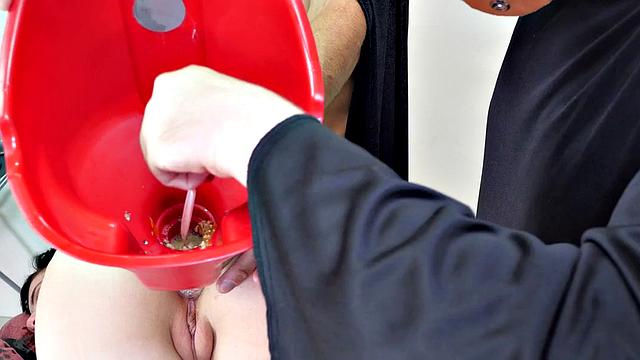 Food fetish and deep throat mouth fuck session