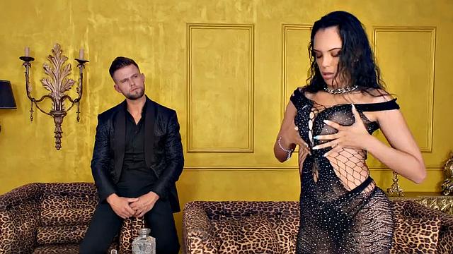 Big ass teasing babe bounces on BF's cock after deepthroat