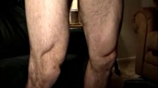 Грубый Джо дрочит у бассейна, весь в страсти и мужестве