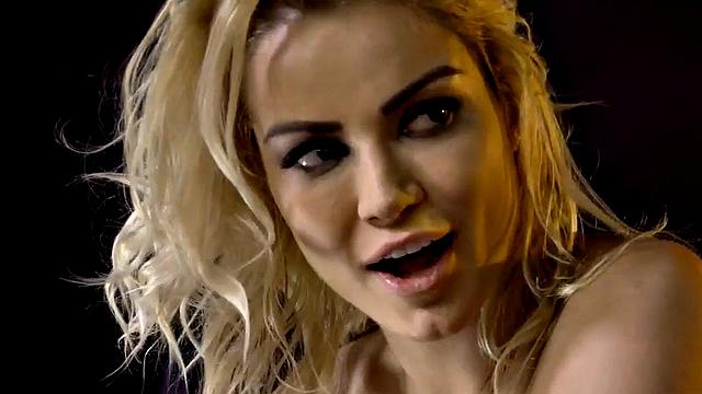 Petite lez babes fingering pussies in 3some