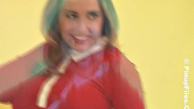 Эрика Кэмпбелл гладит и раздевается, хозяйки в обмороке