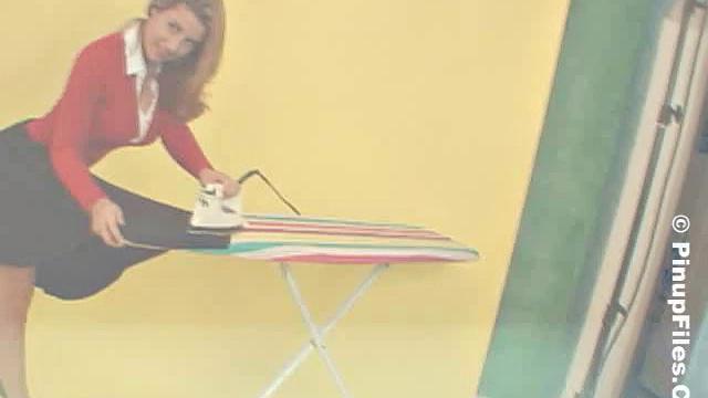 Эрика Кэмпбелл гладит и раздевается, хозяйки в обмороке