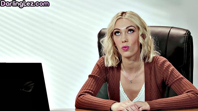 Horny lesbians love pussylicking