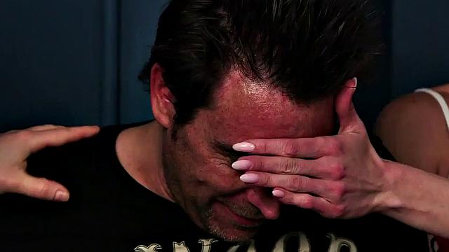 британские cfnm госпожи дрочат подчинённых парней в группе