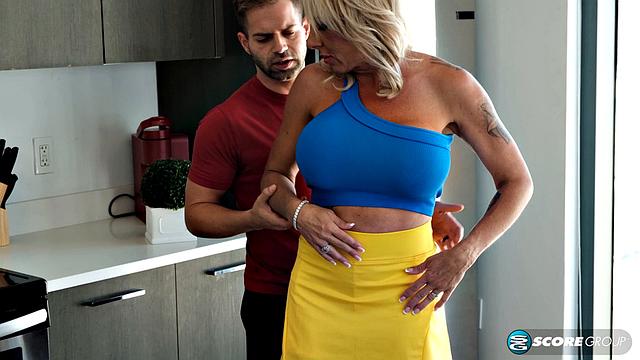 Wife and Bella Lexi fucks her personal trainer