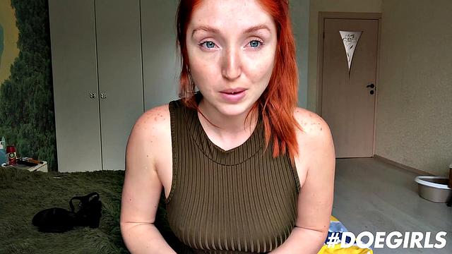 Gorgeous redhead enjoys in a solo scene