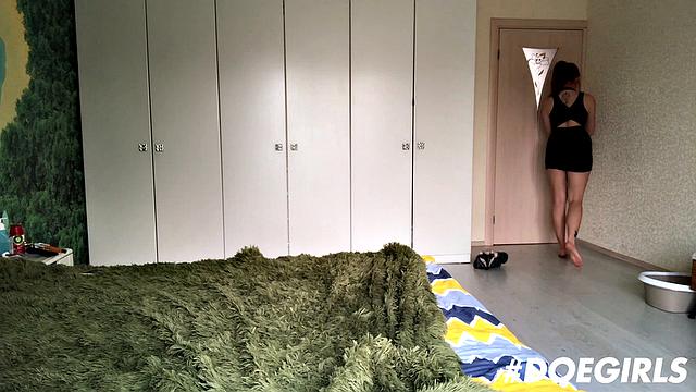 Gorgeous redhead enjoys in a solo scene