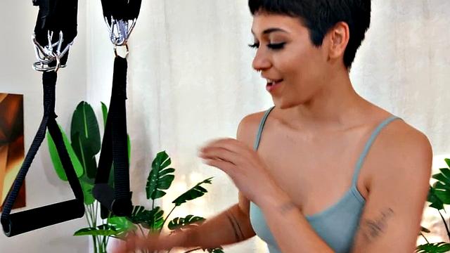 Lesbian gym babes lick and scissor after workout