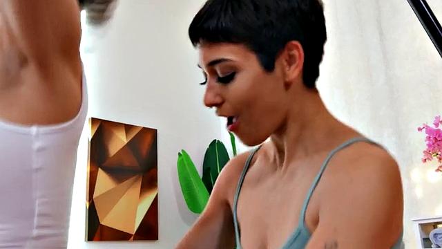 Lesbian gym babes lick and scissor after workout