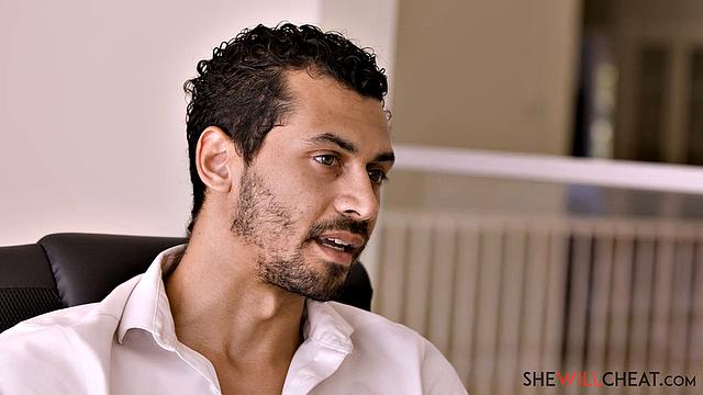 aviana violet устраивает жаркую проверку новому сотруднику