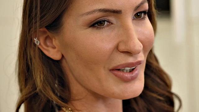 европейская красотка получает анальный секс раком от парня