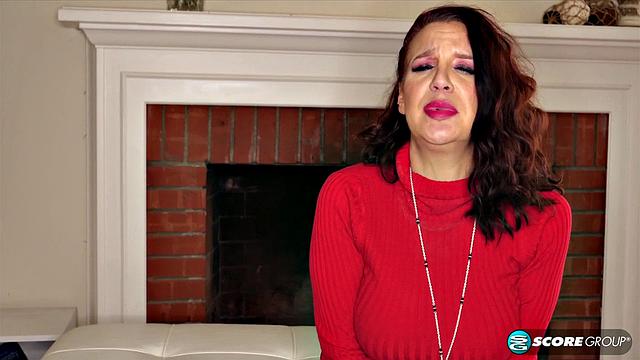 MILF Cora plays with her pussy and her asshole