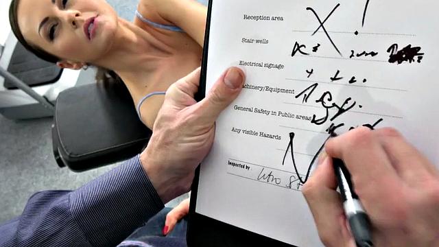 Gym babe gets banged by cocksucked BWC after training