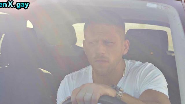 Ковбой встретил кожу - теперь жеребцы отдыхают, а парень на поляне