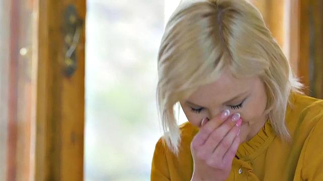 стройная секретарша сосёт шефу и трахается с ним в офисе