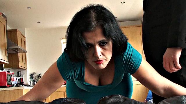 SMontse Swinger: Slave Mum's Brutal Sodom Hardcore, Milf