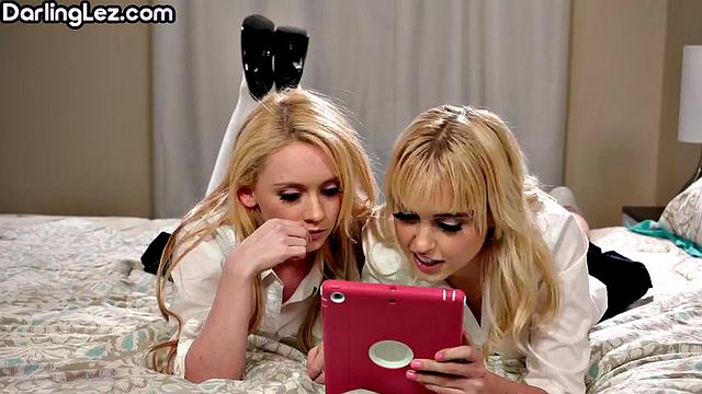 Hairycunt blonde lez scissoring GF