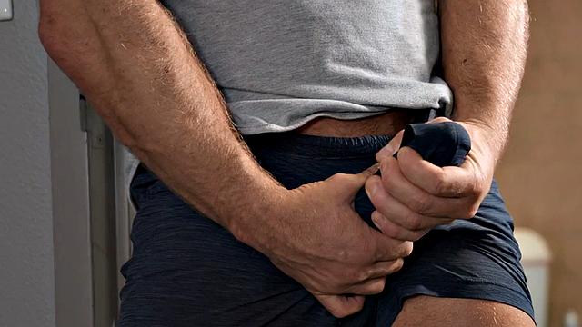 спортсмена поимели в зале и залили белком, прямо как в рекламе