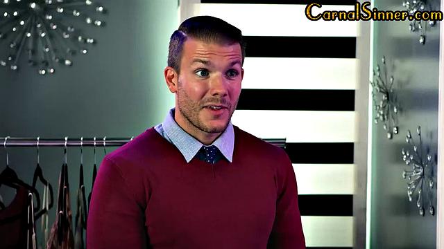 Девушка в белье с большой грудью получает кунилингус и ласки от парня.