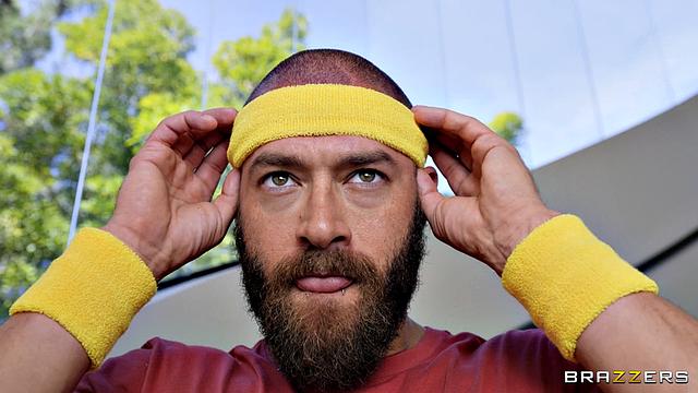 Соседка с большими сиськами увлеклась пинг-понгом и трахает с подругой прямо на кухне вместе с Xander Corvus, Morgan Lee и Lexi Victoria.