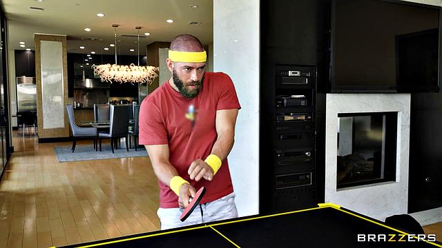 Соседка с большими сиськами увлеклась пинг-понгом и трахает с подругой прямо на кухне вместе с Xander Corvus, Morgan Lee и Lexi Victoria.