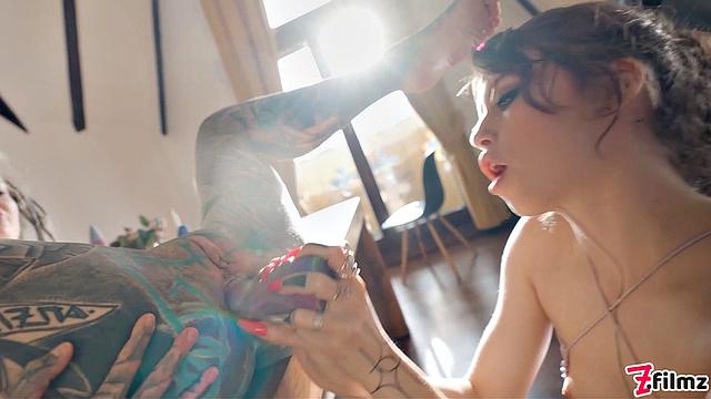 Anuskatzz squirts all over Eden