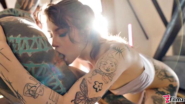 Anuskatzz squirts all over Eden