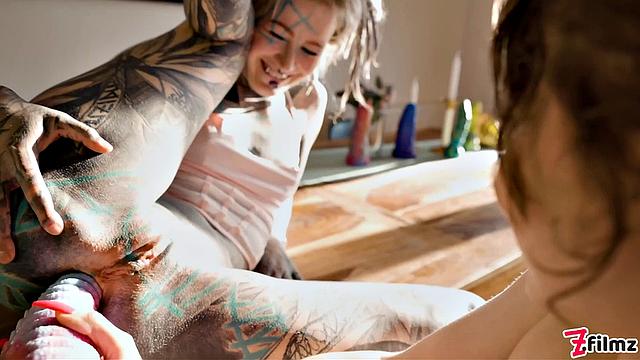 Anuskatzz squirts all over Eden