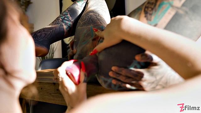 Anuskatzz squirts all over Eden