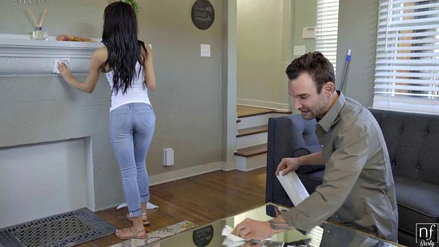 Busty Latina - S7:E4