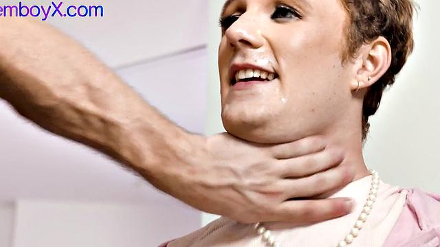 Pixie MUA enjoys threeway